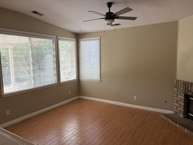 Building Photo - 37799 Amber Ln