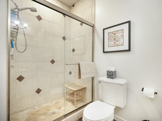 Building Photo - 190 E 7th Ave