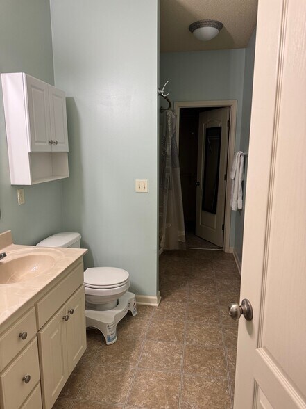 Building Photo - 15953 S Crestview Dr