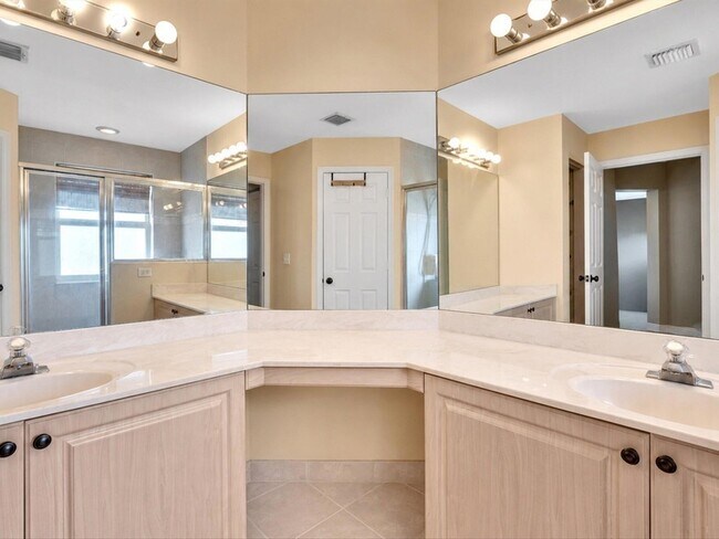 Building Photo - 7145 Crescent Creek Pl
