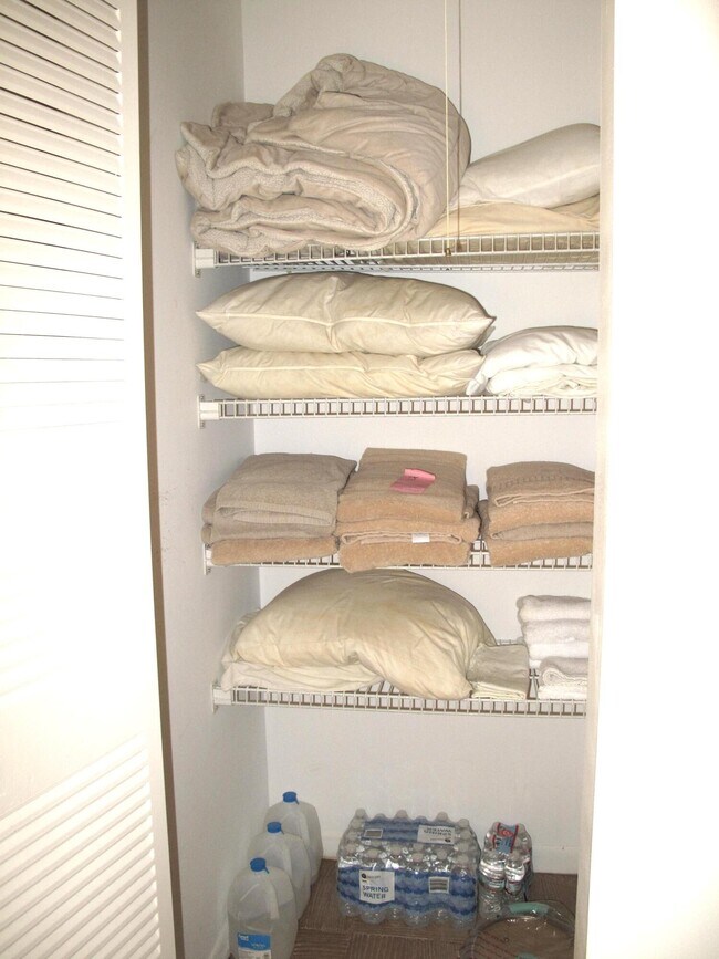 Building Photo - 14500 Canalview Dr