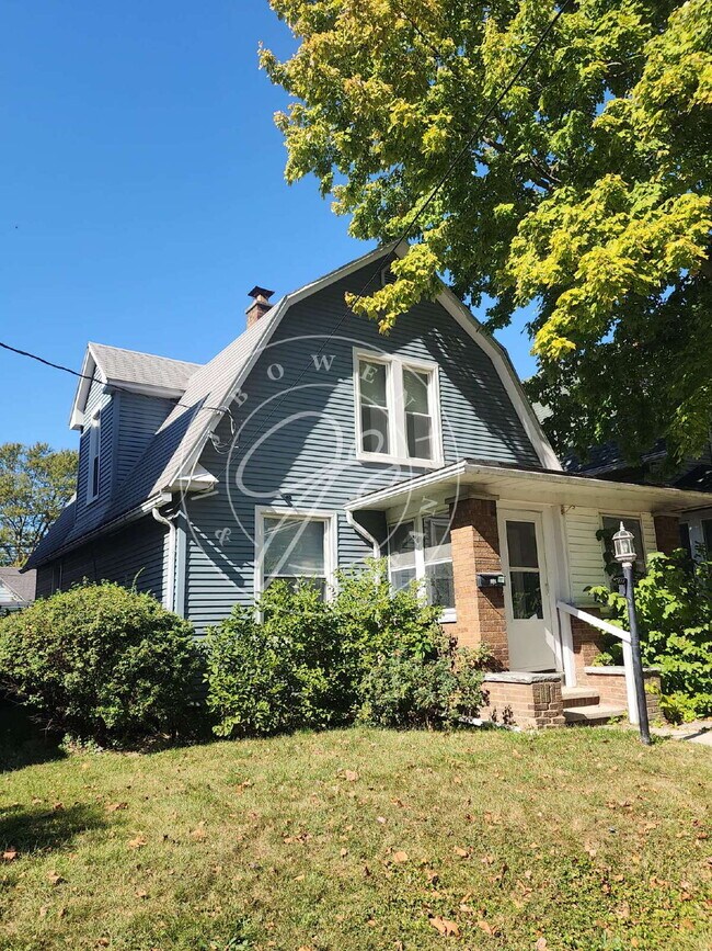 Primary Photo - "Charming 2 possible 3-Bedroom Home on Uta...