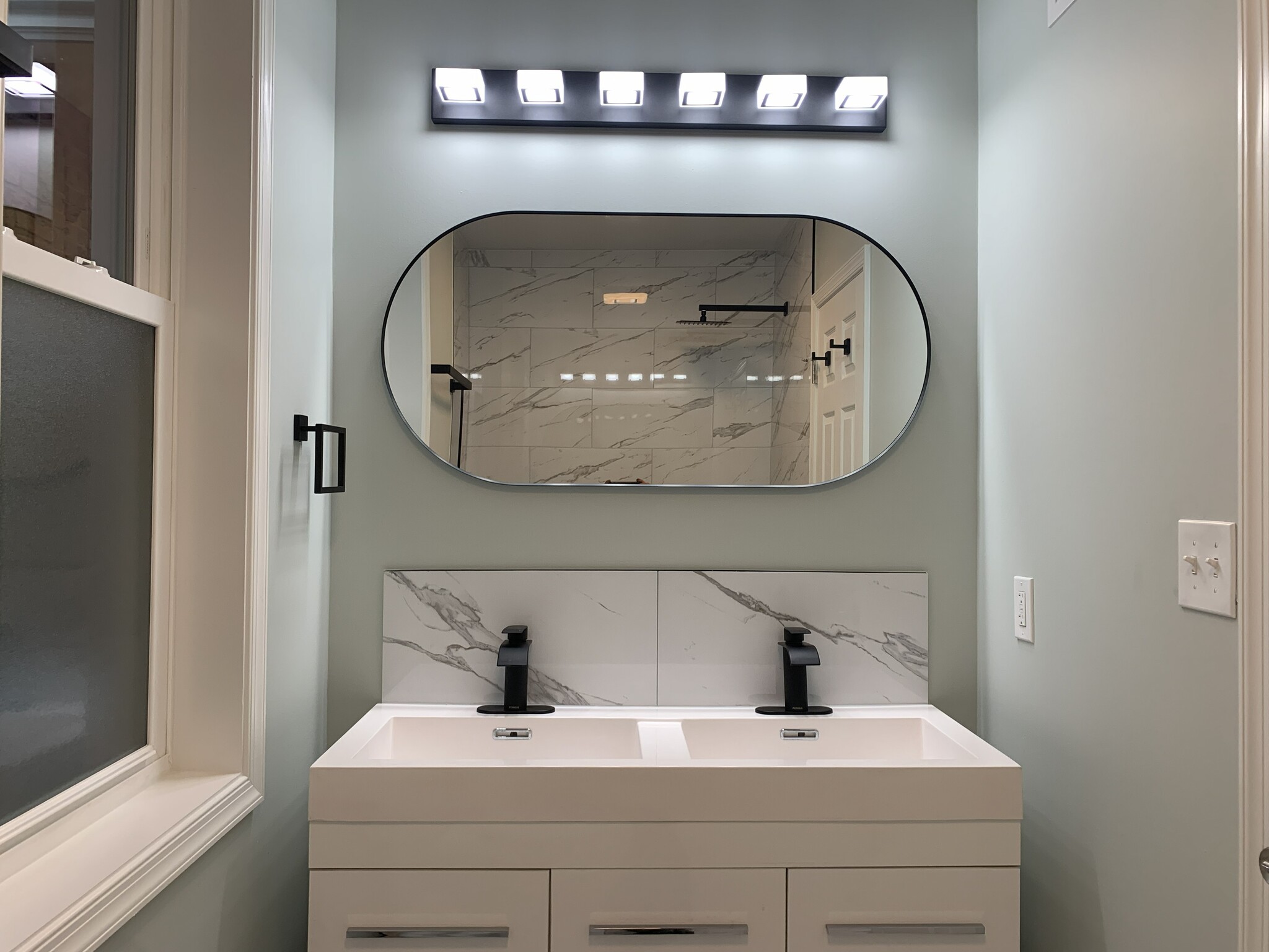 Building Photo - 3530 Chestnut Ave