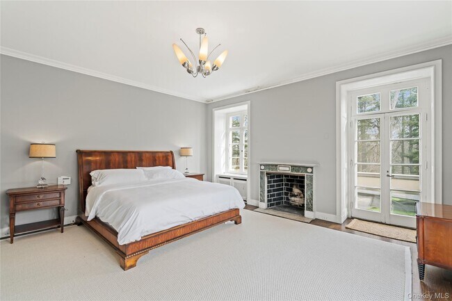 Building Photo - 393 Oyster Bay Road