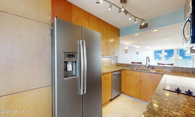 Building Photo - 2100 Ocean Dr S
