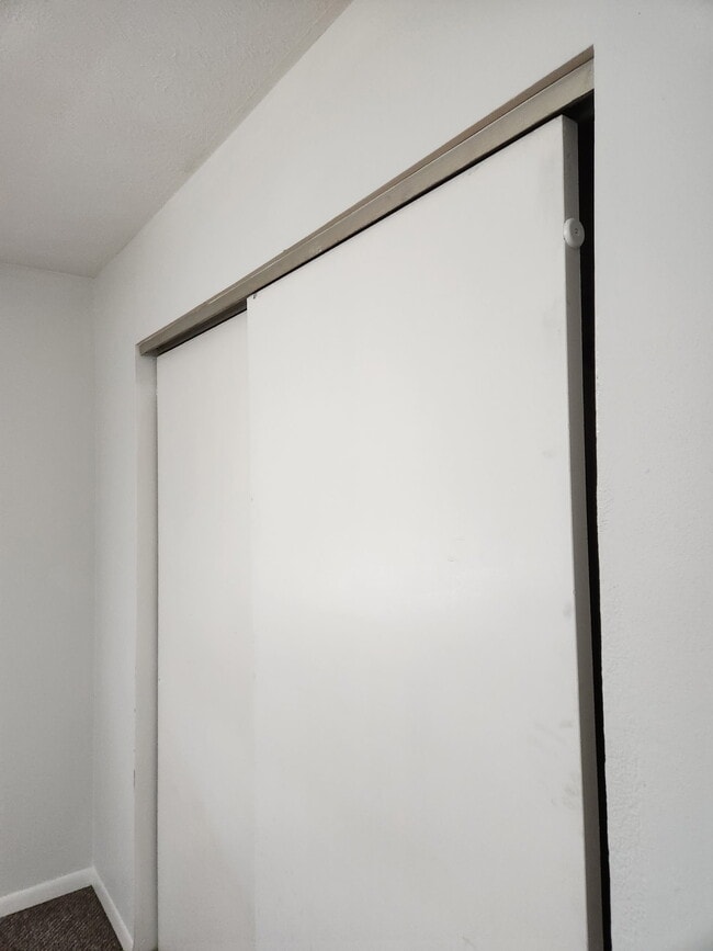 Building Photo - 32 Bellevue Dr