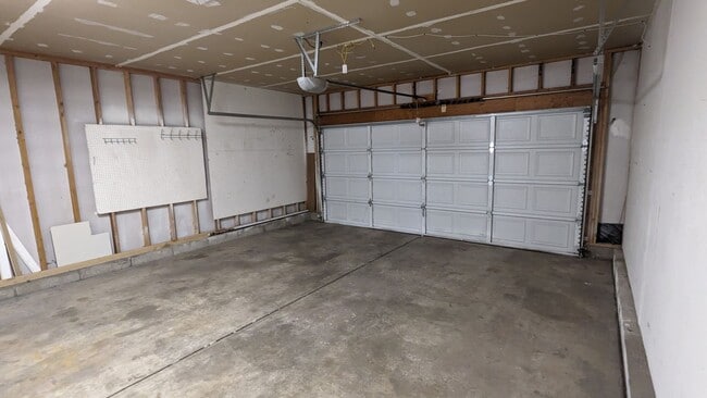 Building Photo - SPACIOUS TWO STORY 3 BED/2.5 BATH WITH FEN...