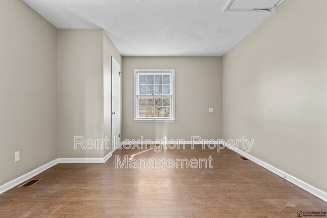 Building Photo - 1036 Whitehall Pl