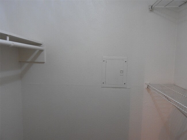 Building Photo - 12905 Woodforest Blvd