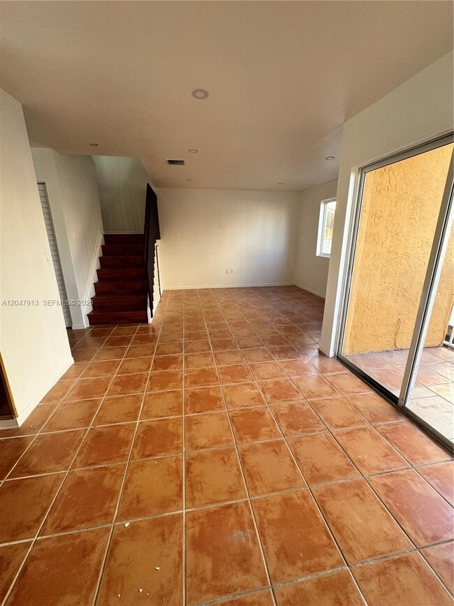 Building Photo - 6245 SW Kendale Lakes Cir