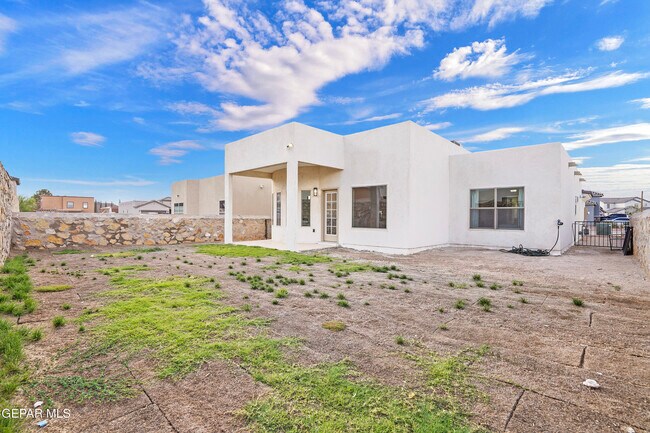 Building Photo - 13808 Paseo Sereno Dr