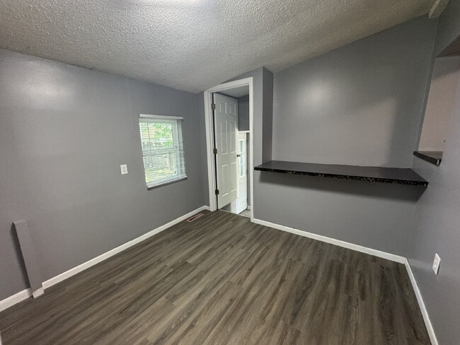 Building Photo - Charming 3-Bedroom Haven in Springfield with Spacious Living!