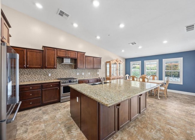 Building Photo - Beautiful 4 Bed 2 Bath Home!!!