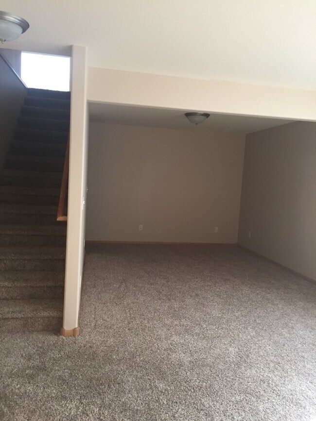 Building Photo - 642 Antelope Cir