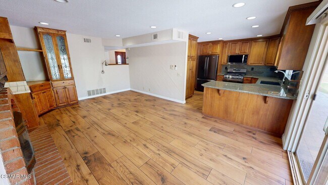 Building Photo - 2431 Deerfield Ct