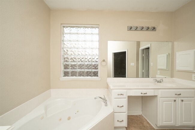 Building Photo - 14410 Floret Estates Ln