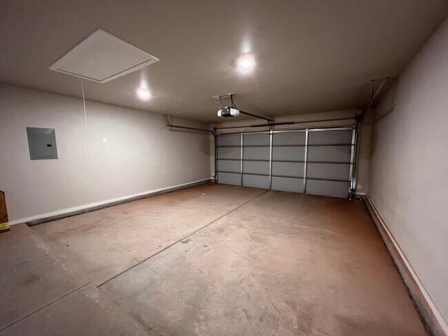 Building Photo - 2118 N Texas Ave