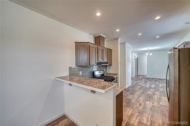 Building Photo - 904 W 6th St