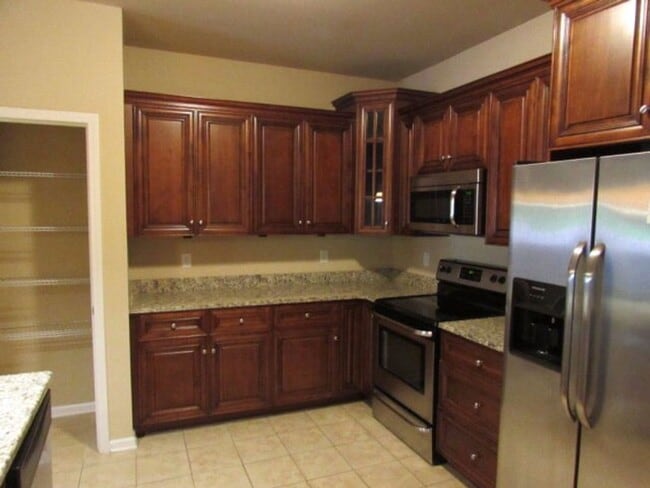 Building Photo - 505 Scenic Dr