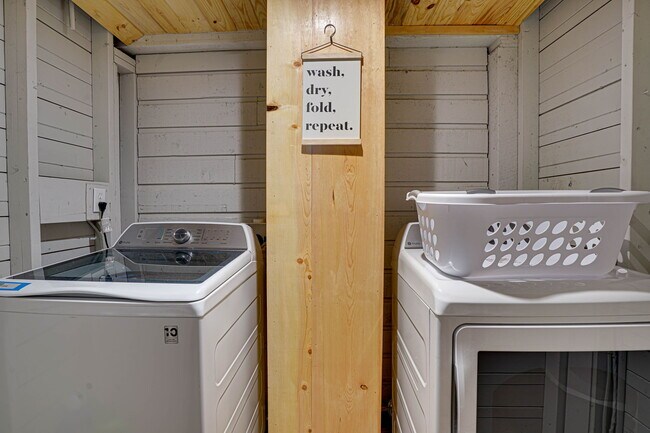 Building Photo - 4241 Osburn Ct