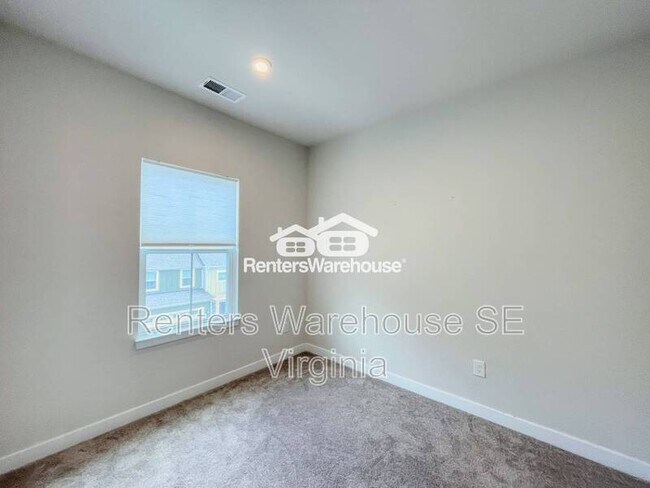 Building Photo - 1724 Defiance Dr