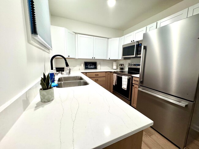 Building Photo - 1305 9th St W