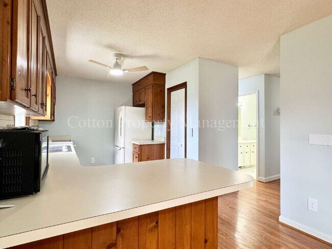 Building Photo - 307 Abbey Ln