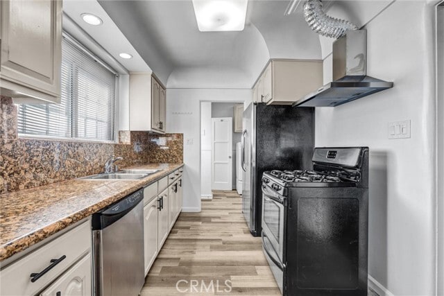 Building Photo - 9807 S Denker Ave