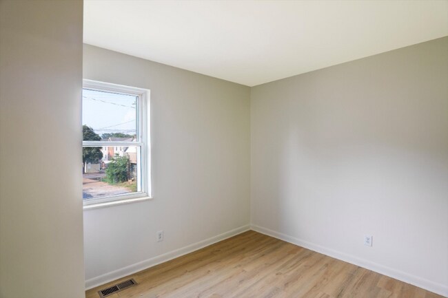 Building Photo - 2649 Keokuk St