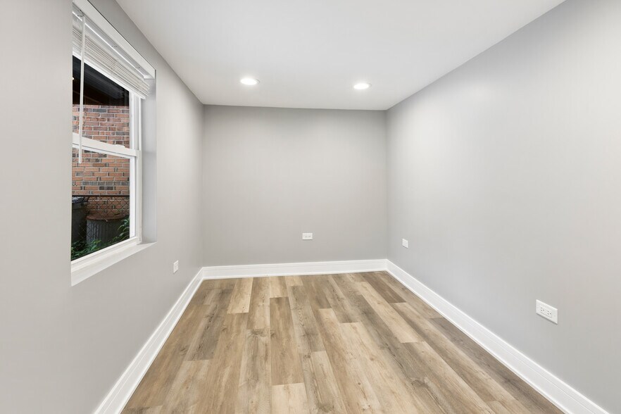 Building Photo - 4624 N Springfield Ave