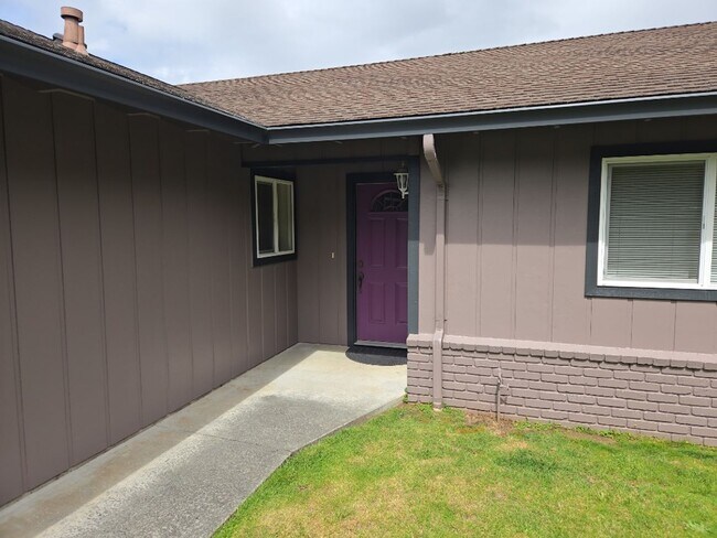 Building Photo - 2149 Woodcrest Ct