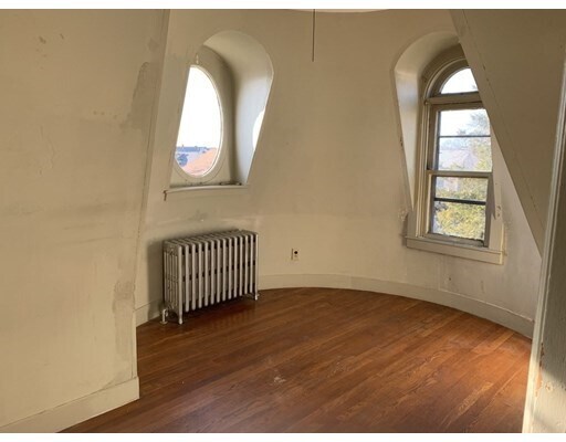Primary Photo - 141 Allen St