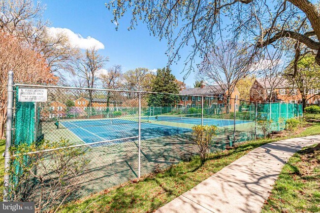 Building Photo - 2961 S Columbus St