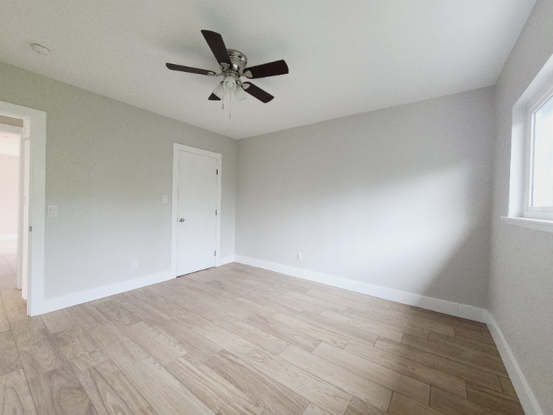 Building Photo - 14248 Gilmore St