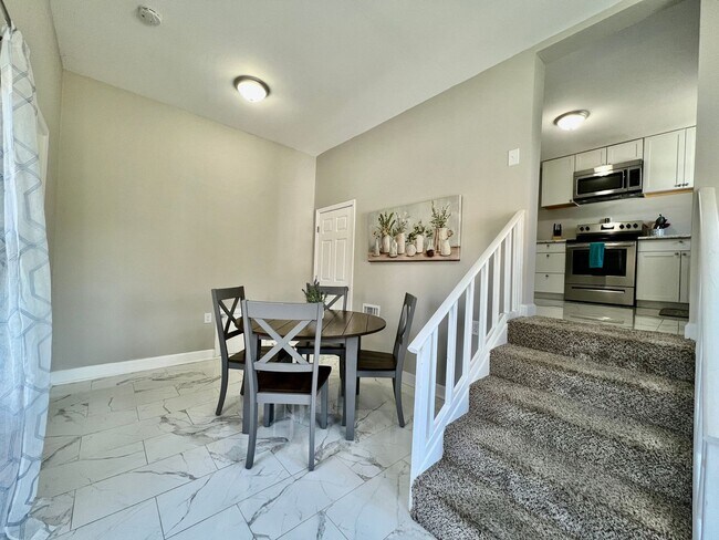 Building Photo - Beautiful 4 BDR Home - Near I-75