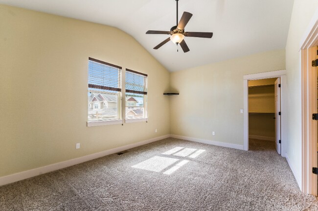 Building Photo - 2115 Blackbird Dr