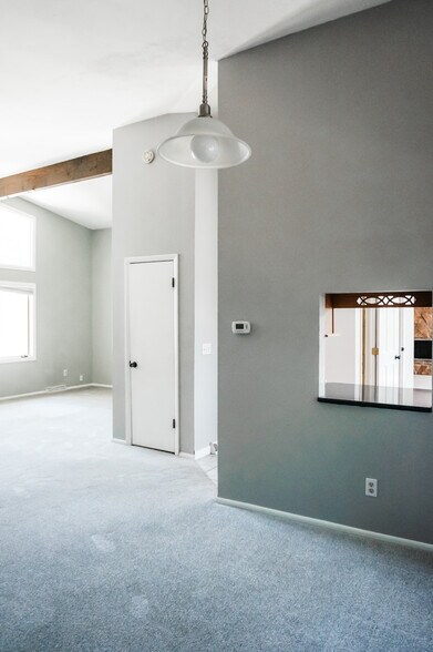 Building Photo - 756 S Bristol St