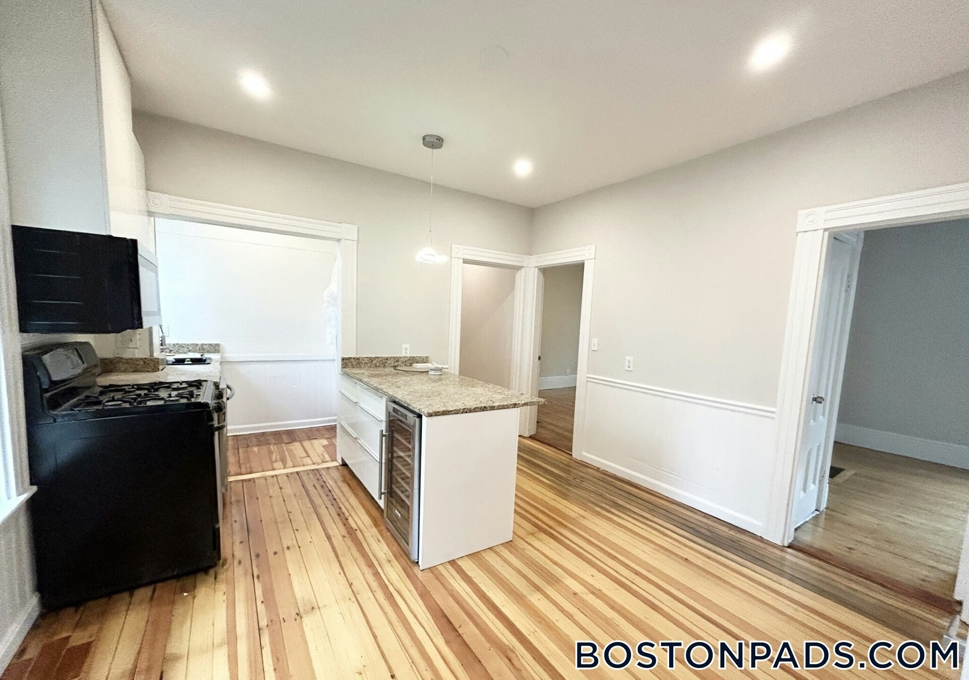 Building Photo - 12 Buttonwood St
