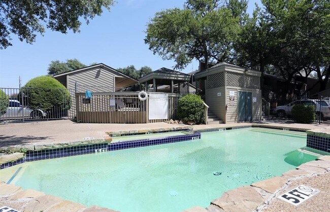 Building Photo - 9254 Forest Ln