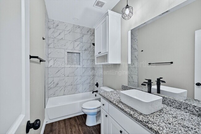 Building Photo - 320 W Bond St