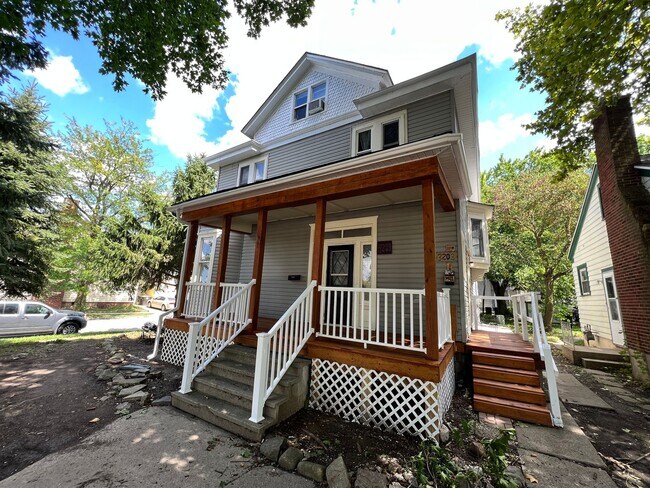 Building Photo - 3201 Fairfield Ave