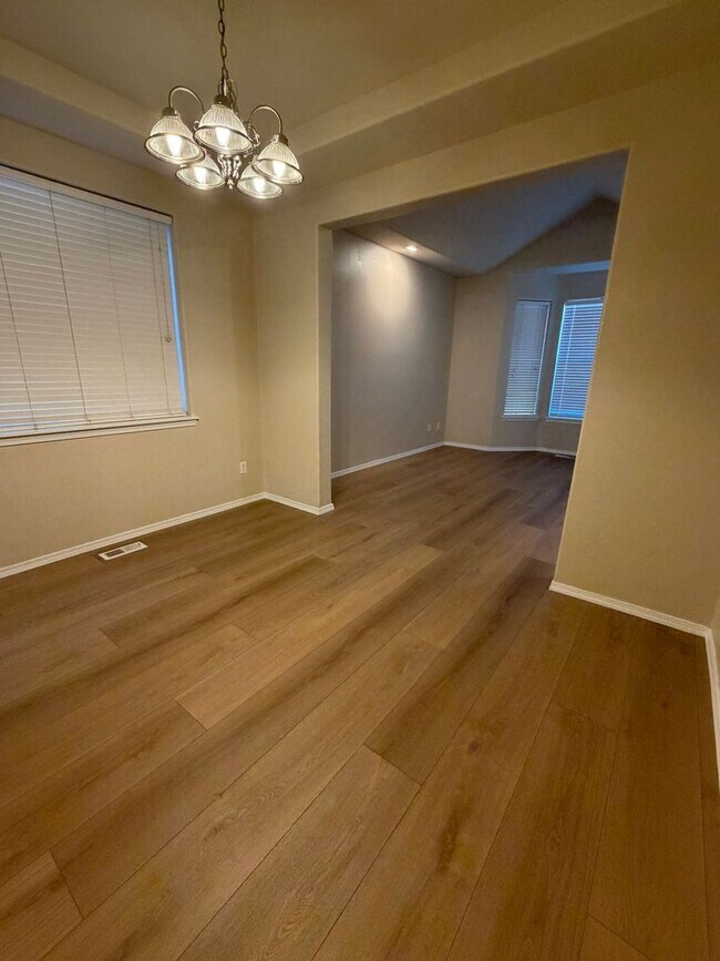 Building Photo - 413 Roger Smith Dr