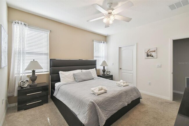Building Photo - 7704 Oakmoss Loop