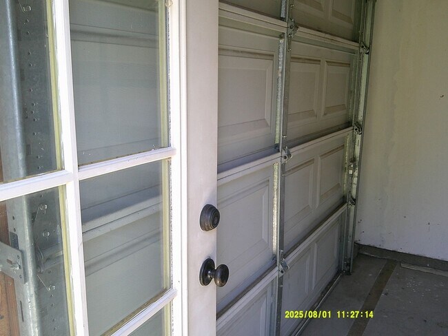 Building Photo - 1120 Tulip Ln