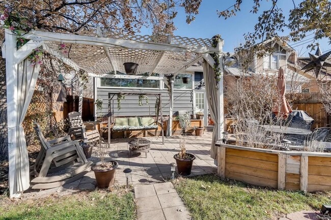 Building Photo - High End Remodel Near RiNo