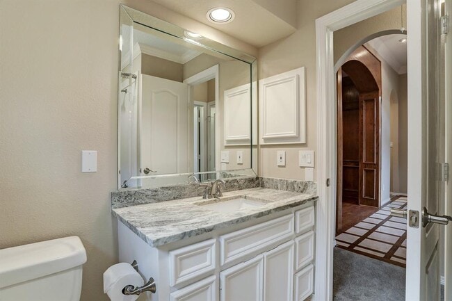 Building Photo - 316 Parkwood Village Dr