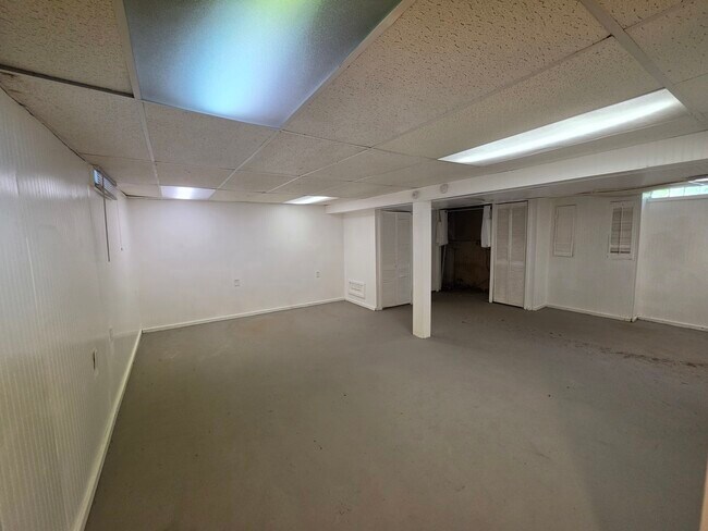 Building Photo - 5044 Brighton Ln