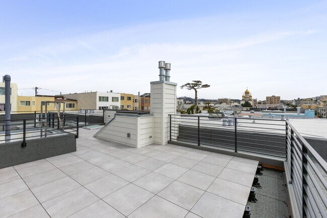Building Photo - 330 27th Ave