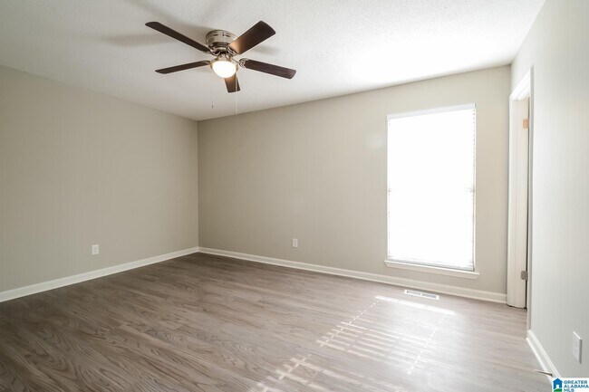 Building Photo - 1003 Oak Blvd