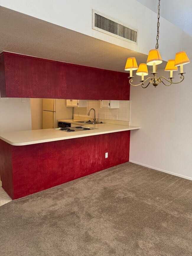 Building Photo - Discover your cozy desert home in this 1-b...